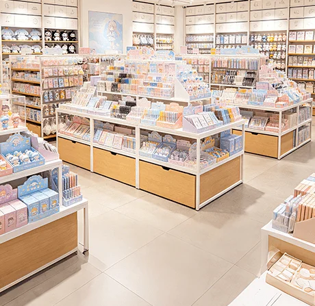 饰品文具库存预警经营场景示意图：展示畅销断货预警与智能补货管理