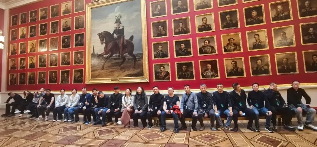 思迅伙伴俄罗斯行-军事博物馆参观合影-08.jpg 思迅伙伴俄罗斯行-军事博物馆参观合影-08.jpg